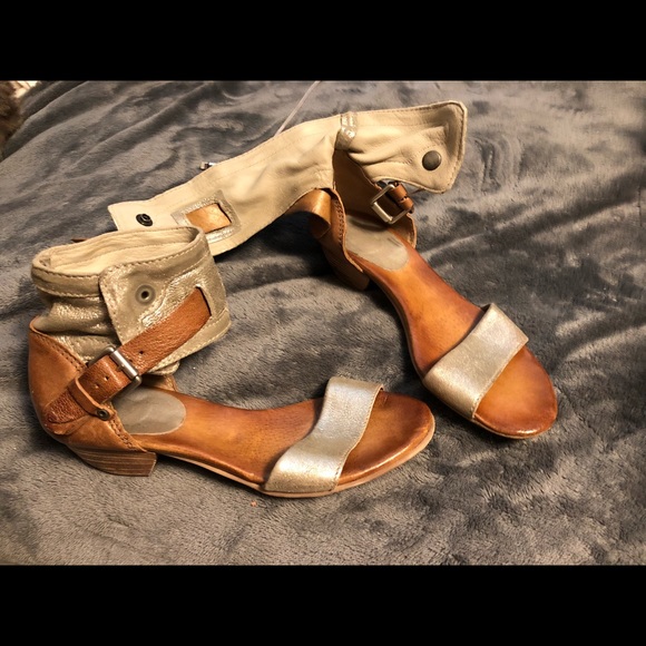 Sandals leather ankle strap gladiator small heel. - Picture 3 of 8